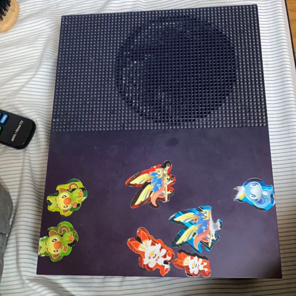 Xbox One S (purple)